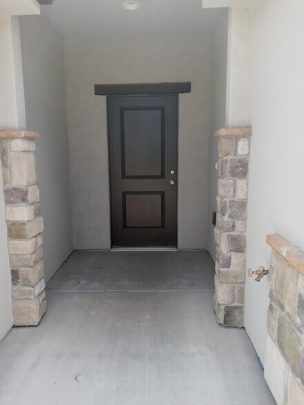 Building Photo - 3115 S Relic Ridge Dr