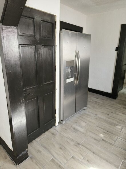 Building Photo - 6 Robinson Ct