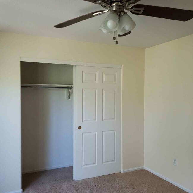 Building Photo - 2233 Watersong Cir