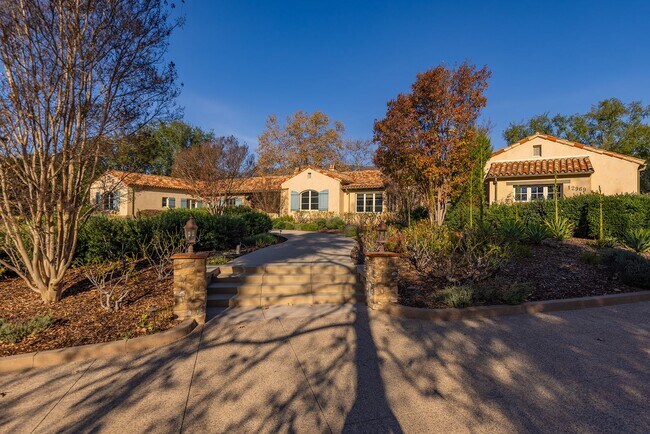 Building Photo - Outdoor Oasis