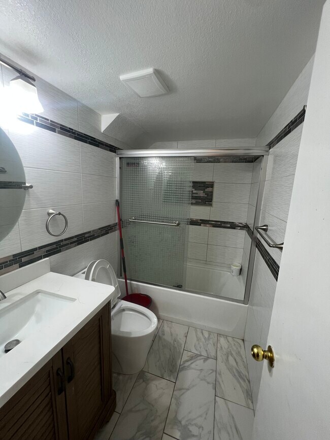 Building Photo - 13250 Sundance Cir