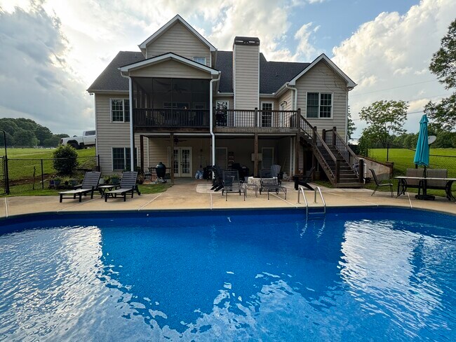 Building Photo - 1412 Clotfelter Rd