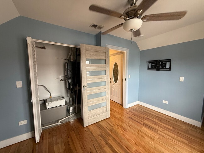 Building Photo - 5942 S Justine St