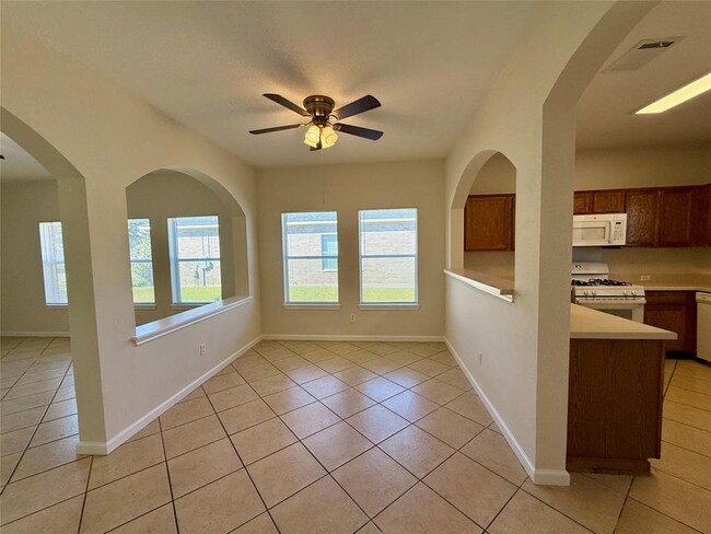 Building Photo - 702 Estancia Way