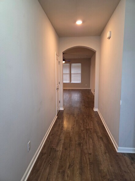Building Photo - 39356 Legacy Lake Dr