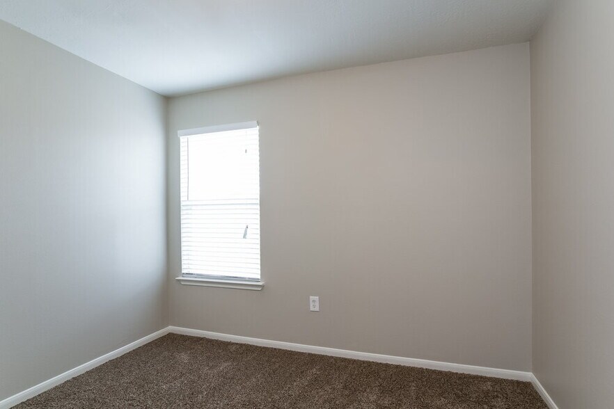 Building Photo - 12410 Greencanyon Dr