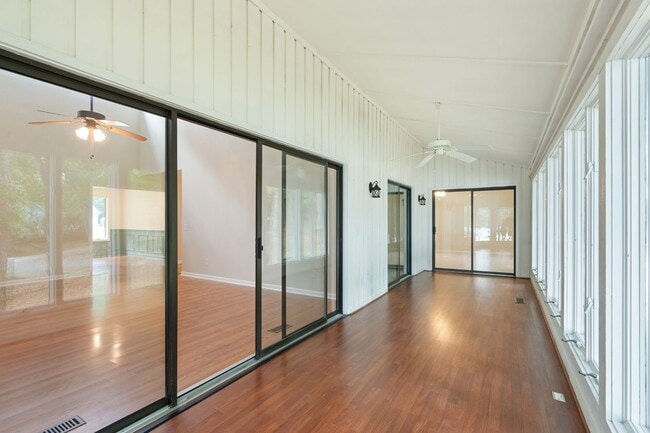Building Photo - 3 Bedroom Contemporary Carolina Trace Home...