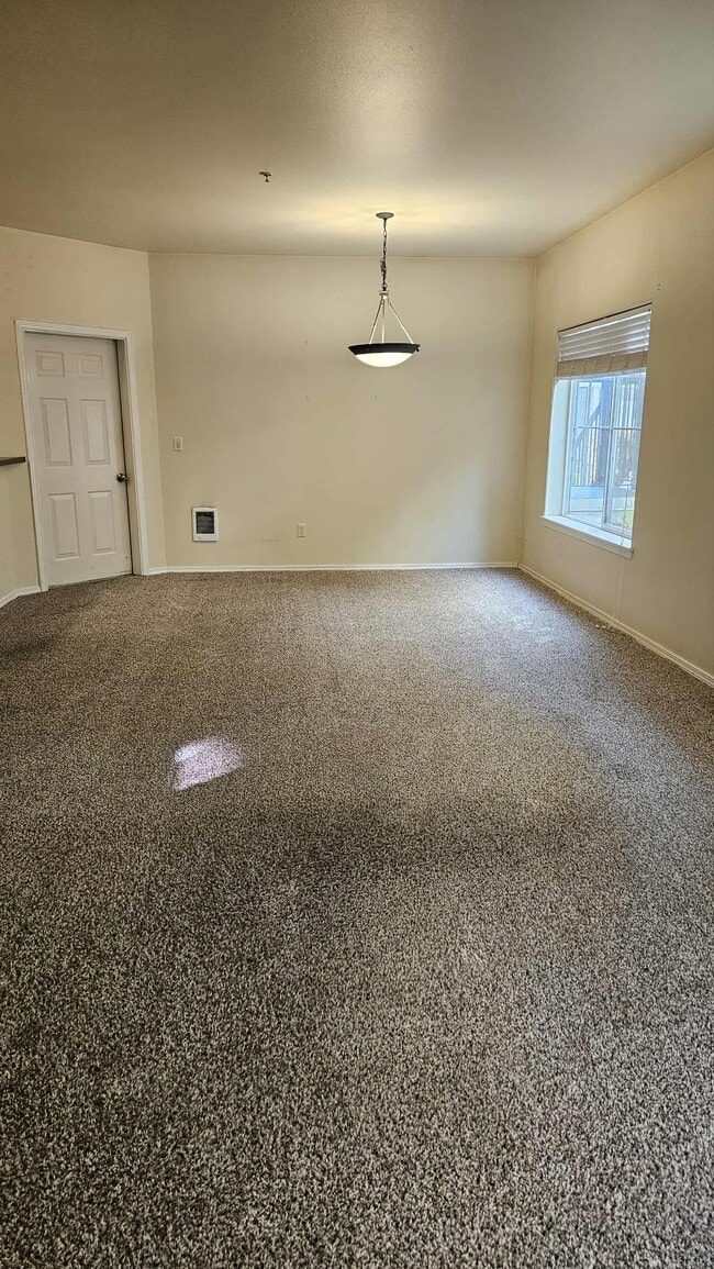 Building Photo - 2127 Hammond Ave