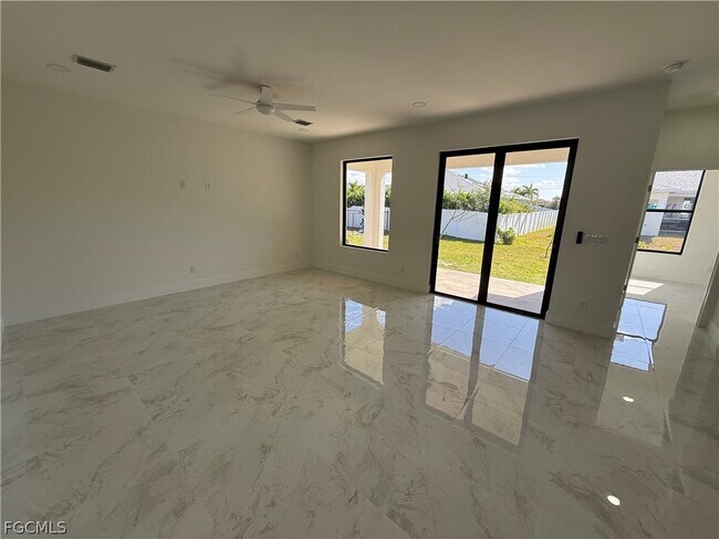Building Photo - 1409 NW 21st Ct