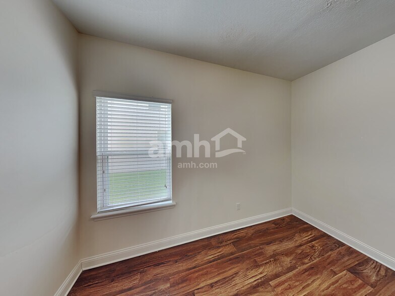 Building Photo - 3302 Roundabout Dr