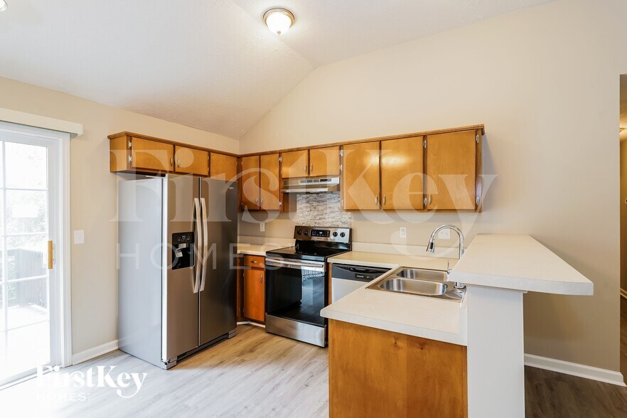 Building Photo - 112 SADDLESTONE Ct S