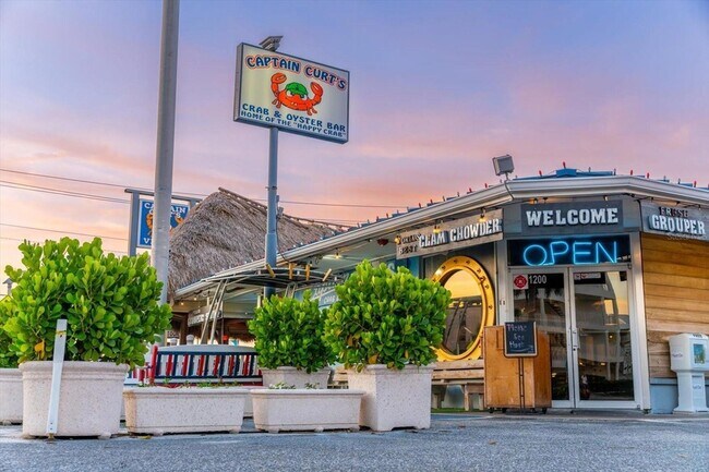 Building Photo - 6708 Sarasea Cir