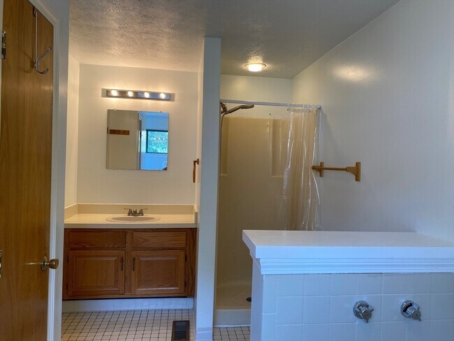 Building Photo - 119 Spyglass Hill Dr