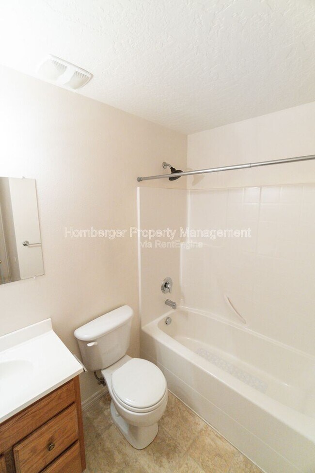Building Photo - 621 S Bowdish Rd
