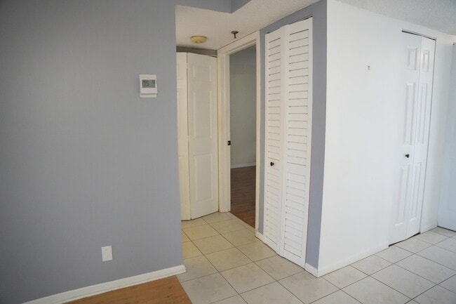 Building Photo - 4640 Lucerne Lakes Blvd W