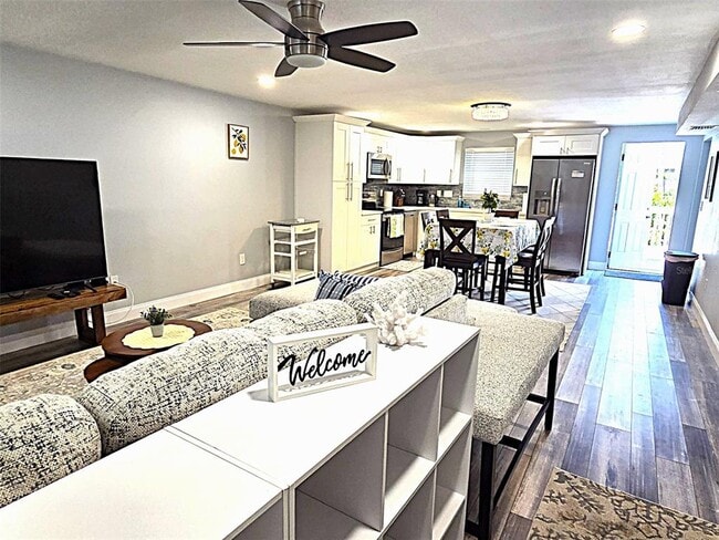 Building Photo - 5105 Tangerine Ave S