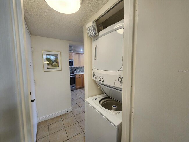 Building Photo - 6295 Bahia Del Mar Cir