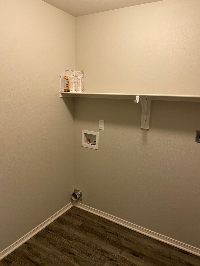 Building Photo - Pre-Leasing Now! Cozy & Inviting 3-Bedroom Home in Conrad Court