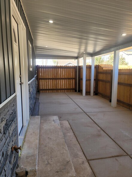 Building Photo - 168 E 70 S