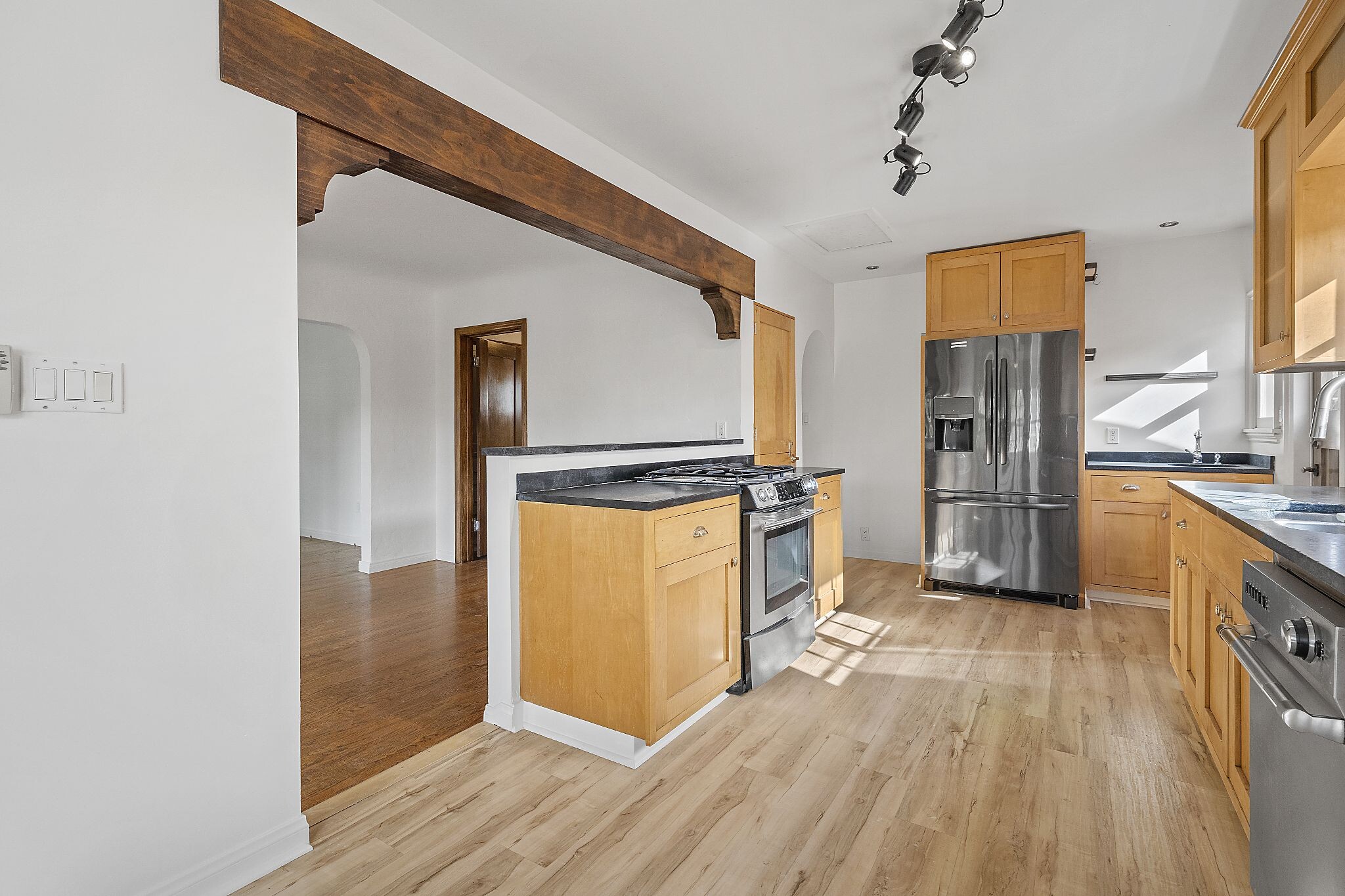 Building Photo - 4044 Huron Ave