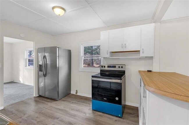 Building Photo - 40 Lilac Ln