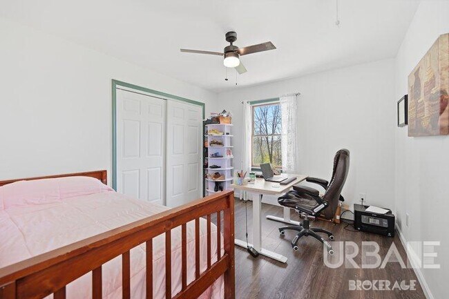 Building Photo - Stunning Mid Century American Ranch