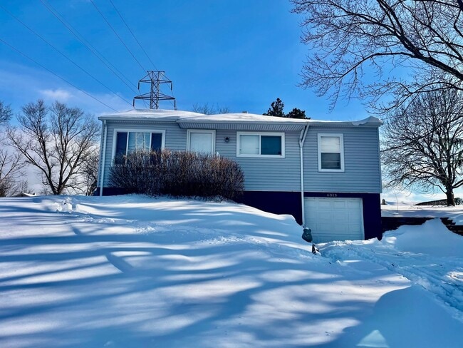 Building Photo - 3 Bed 1 Bath- South Park PA