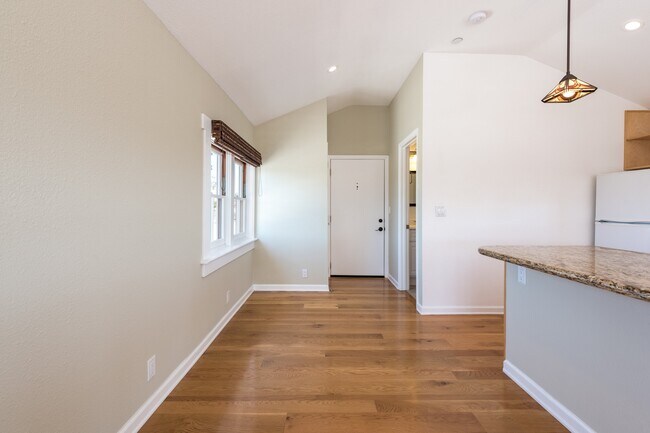 Building Photo - 470 20th St