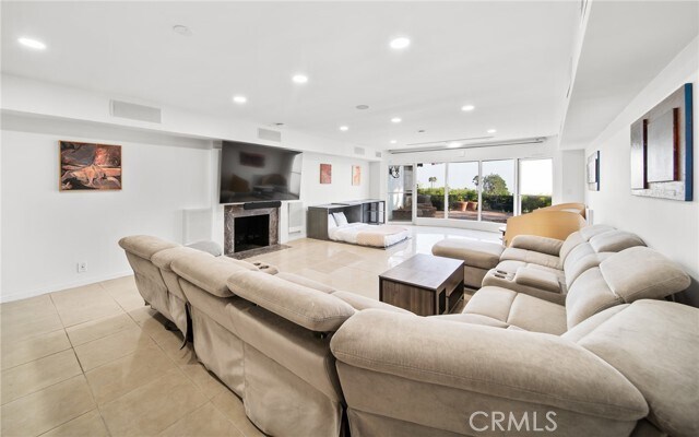 Building Photo - 7930 Vulcan Dr