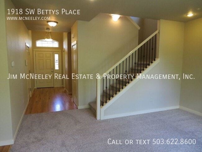 Building Photo - 1918 SW Betty's Pl