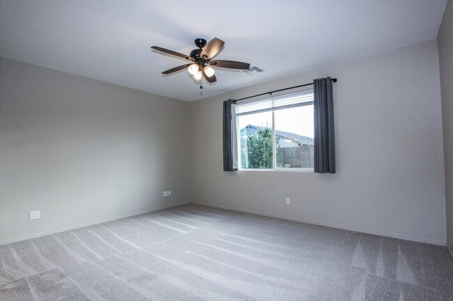 Building Photo - Four Bedroom Saddlewood Home