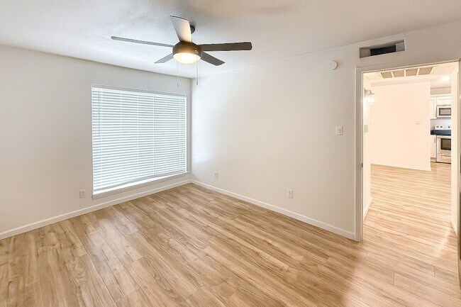 Building Photo - 4811 Live Oak St
