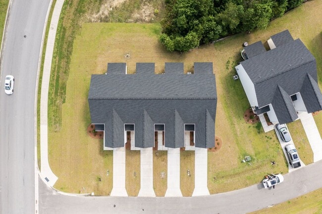 Building Photo - Welcome to Verrazzano Lane!