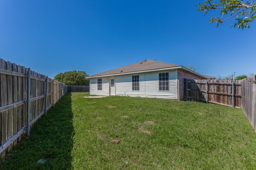 Building Photo - 918 Anvil Creek Dr