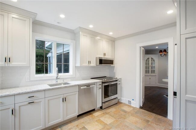 Building Photo - 49 Sunset Dr