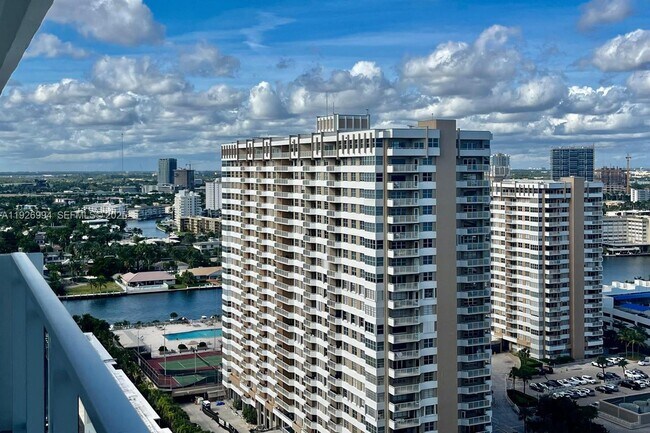 Building Photo - 2030 S Ocean Dr