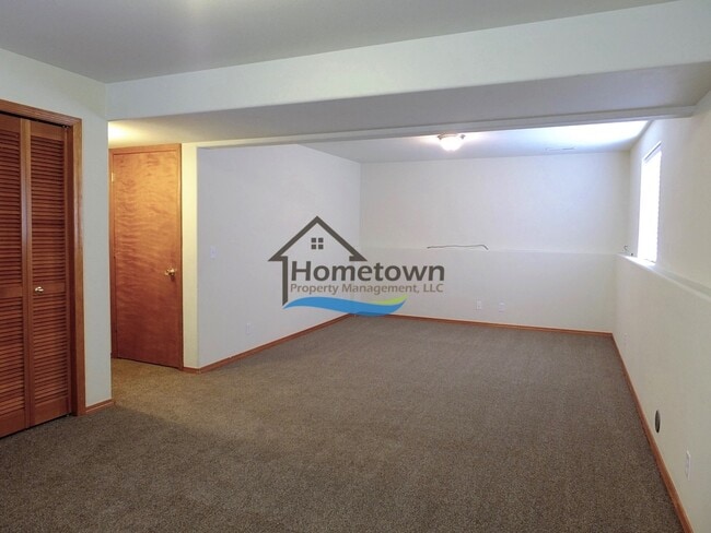 Building Photo - Beautiful 4 Bed 2 Bath Home on Corner Lot ...
