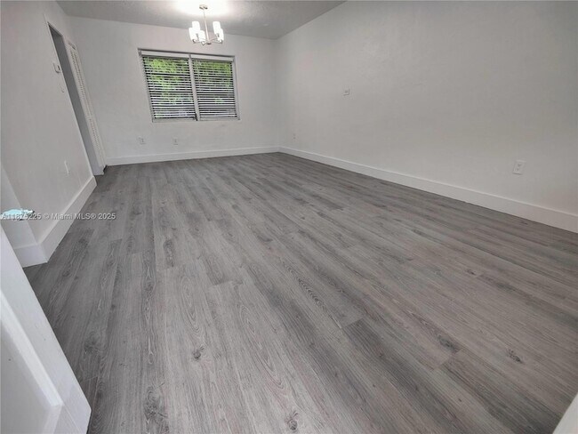 Building Photo - 2165 Bay Dr