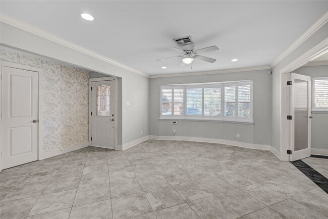 Building Photo - 10303 Greenwillow Dr