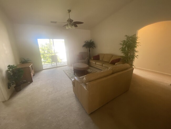 Building Photo - FOR RENT:  3 Bedroom 2 Bathroom Condo w/at...