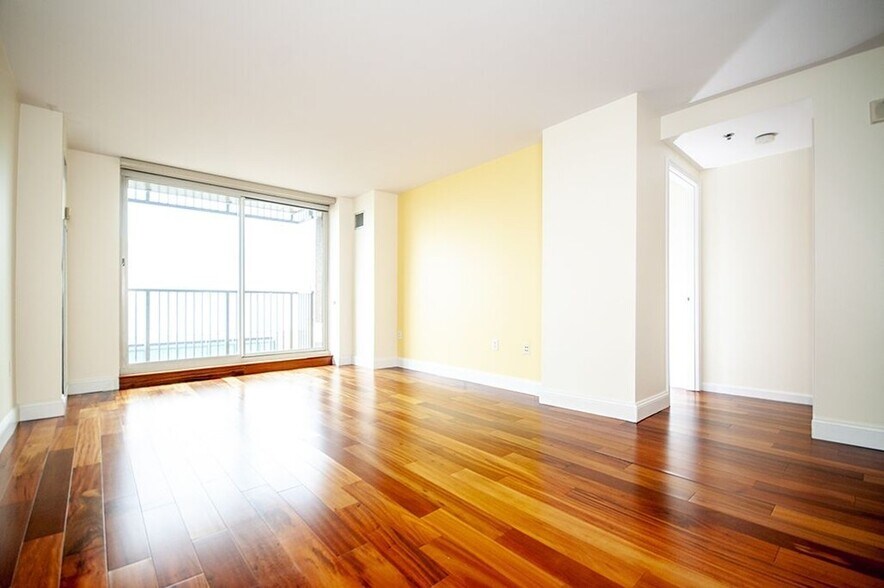 Building Photo - 10 Museum Way