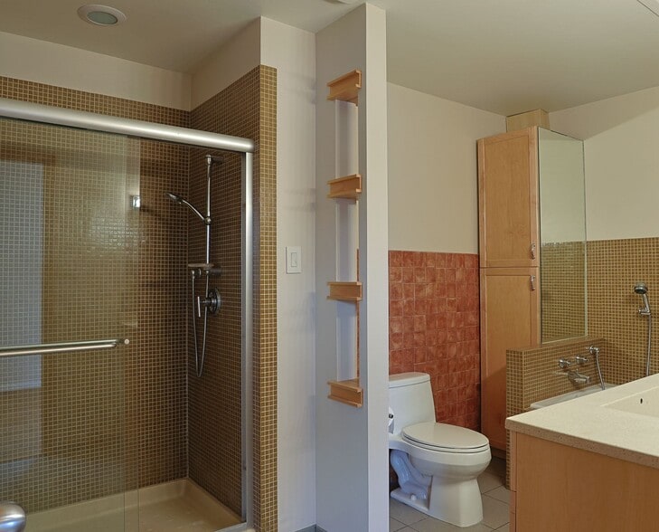 Master Bathroom - 222 Society Hill Blvd