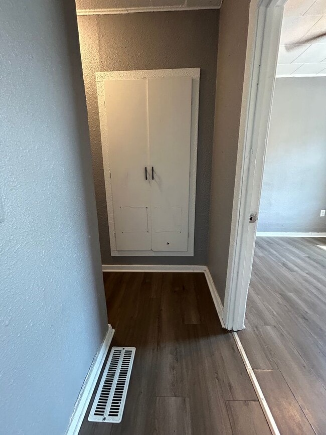 Building Photo - 1701 Onalaska Ave