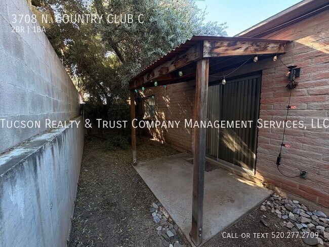 Building Photo - 3708 N Country Club Rd