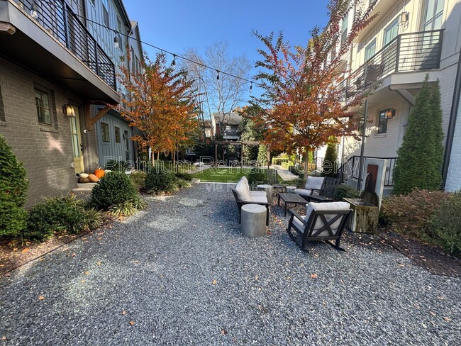 Building Photo - 137 Pacer Pl