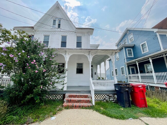 Primary Photo - Spacious 4 Bedroom Twin FOR RENT in Bridge...