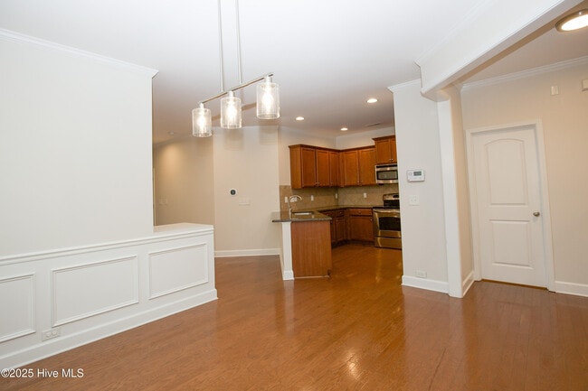Building Photo - 104 Pine Hawk Dr