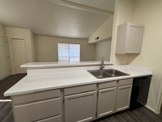Building Photo - 2517 Limestone Dr