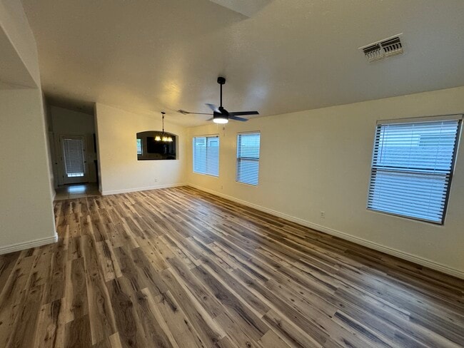 Building Photo - 2432 W Tamarisk Ave