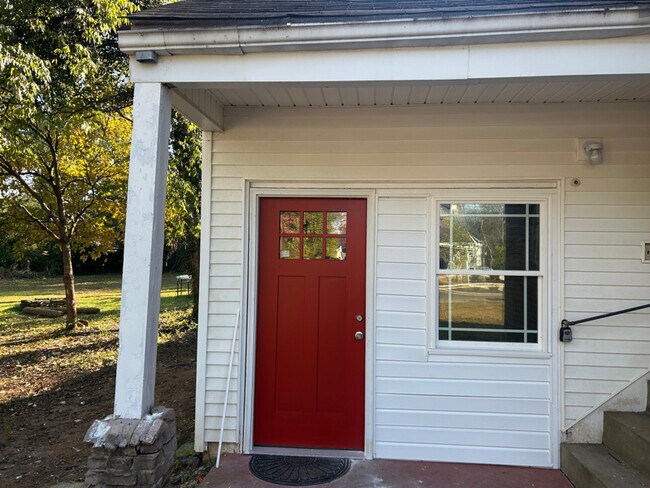Primary Photo - 612 Fairview Ave